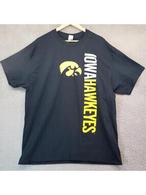 Iowa Hawkeyes 100% Cotton T-Shirt Mens XL Gildan